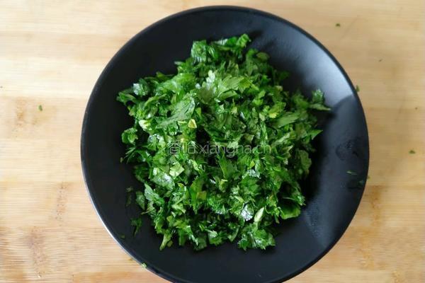 芹菜叶鸡蛋饼的做法图解2