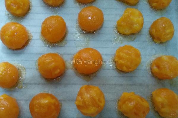 蛋黄豆沙月饼的做法图解5