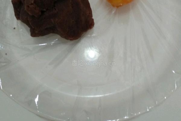 蛋黄豆沙月饼的做法图解7