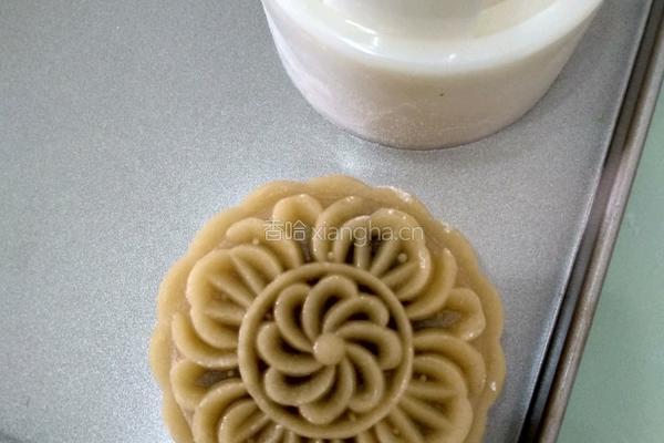 蛋黄豆沙月饼的做法图解13