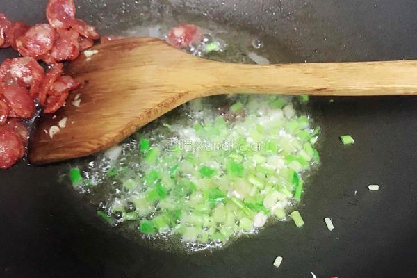 腊肠炒米粉的做法图解4