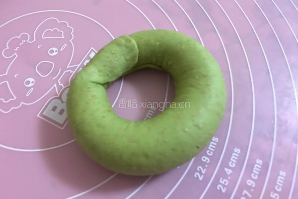 无油酸奶全麦抹茶黑芝麻贝果的做法图解7