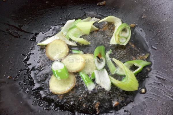 南瓜土豆炖鸡腿的做法图解5