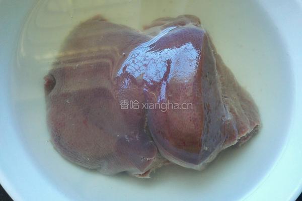 洋葱炒猪肝的做法图解1