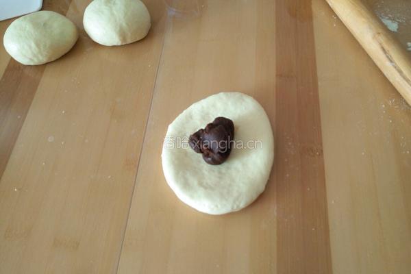 豆沙酥粒辫子面包的做法图解5