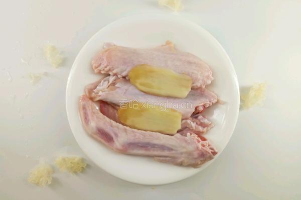银耳雪梨煲鸭去除脸部黄褐斑的做法图解3