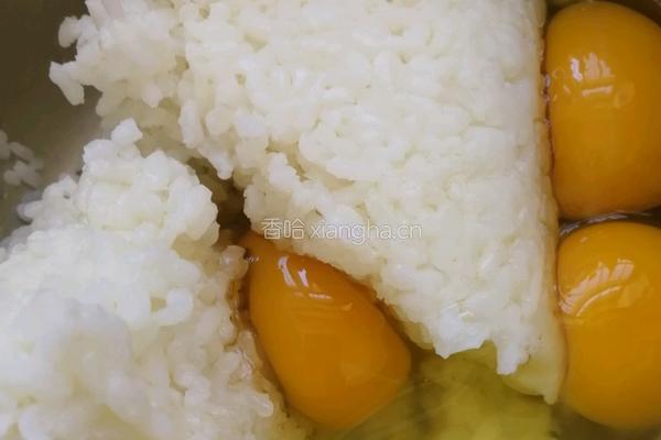 宝宝早餐~米饭鸡蛋饼的做法图解1