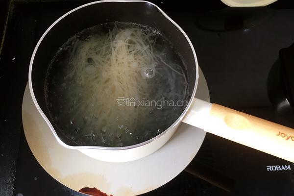 鲜虾时蔬米线的做法图解5