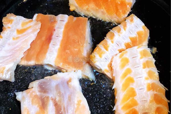 三文鱼豆腐汤的做法图解2