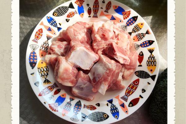 排骨焖饭的做法图解1