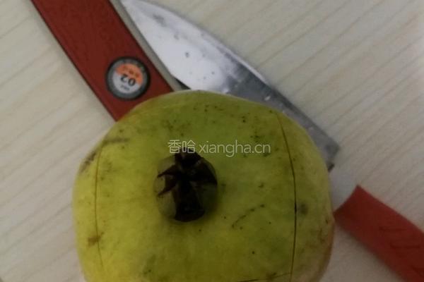 如何快速剥石榴的做法图解1