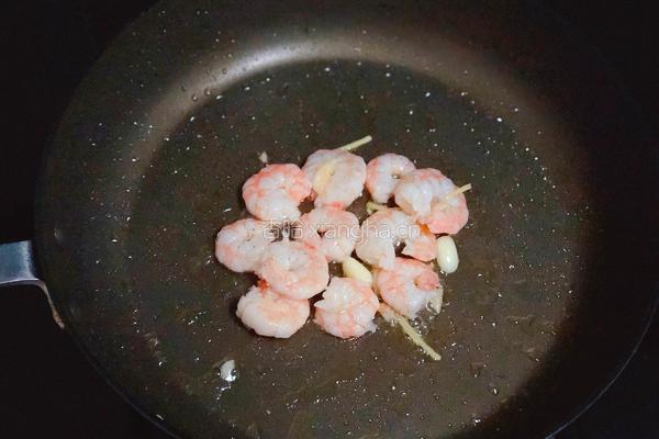 彩丁虾仁的做法图解3