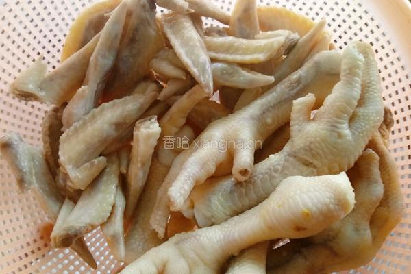 甜辣酱香卤鸡爪的做法图解3