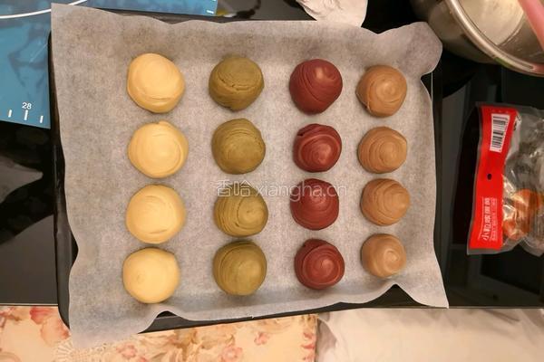 四色莲蓉蛋黄酥的做法图解13