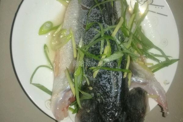 清蒸鲈鱼的做法图解2