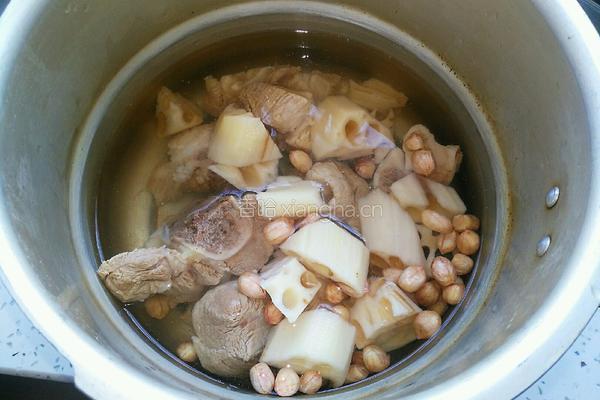 花生莲藕排骨汤的做法图解6