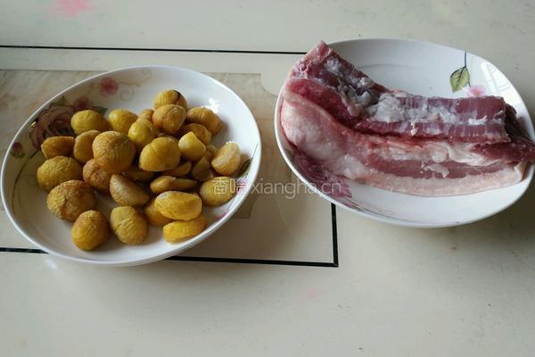 板栗红烧肉的做法图解1