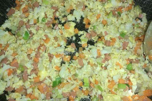 什锦炒饭的做法图解3