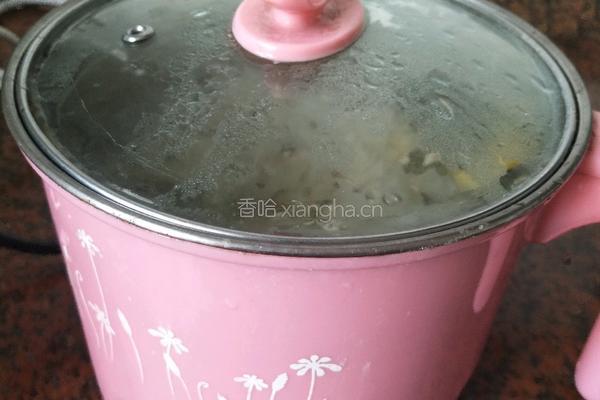 绿豆薏米银耳汤的做法图解5