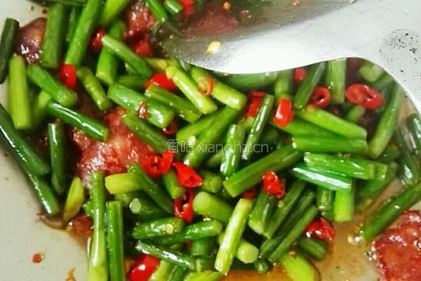 蒜苔炒麻辣香肠的做法图解6
