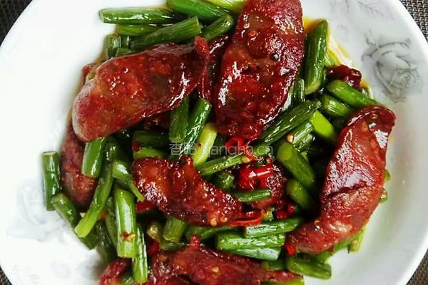 蒜苔炒麻辣香肠的做法图解8