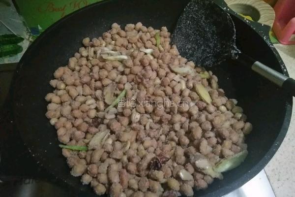 盐爆花生米的做法图解9