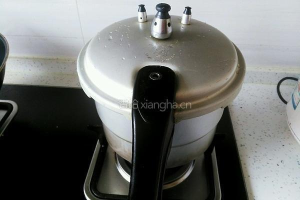 梅干菜烧鸡腿的做法图解9