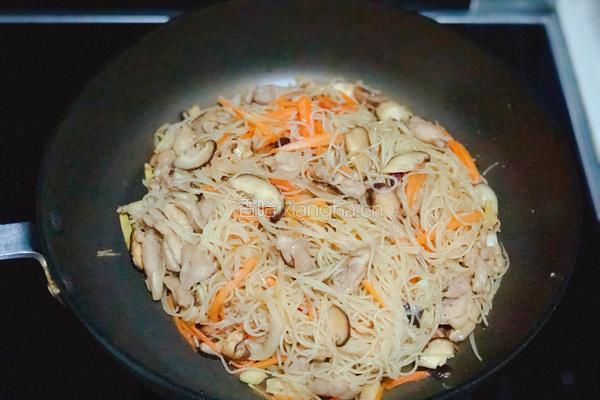 鸡肉炒粉丝的做法图解5