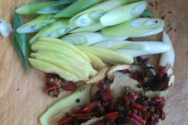 葱香卤肉老豆腐的做法图解1