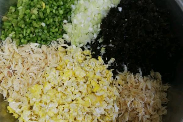 芹菜木耳鸡蛋水饺的做法图解4