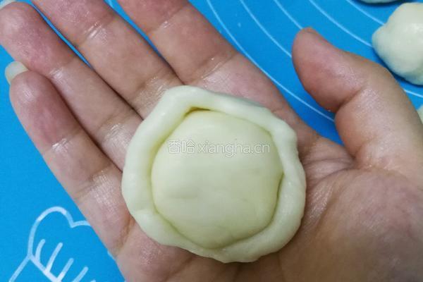 肉松麻薯蛋黄酥的做法图解7