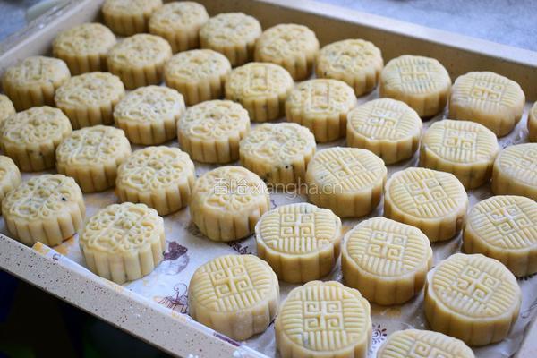 广式花生芝麻月饼的做法图解9