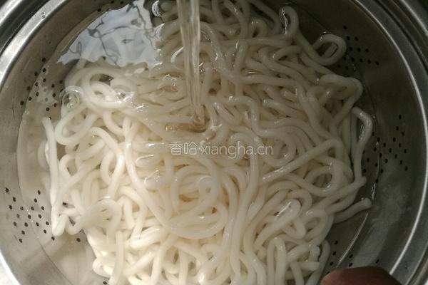 孜然乌冬面的做法图解2
