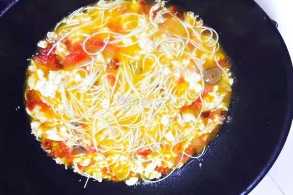 西红柿鸡蛋面的做法图解2