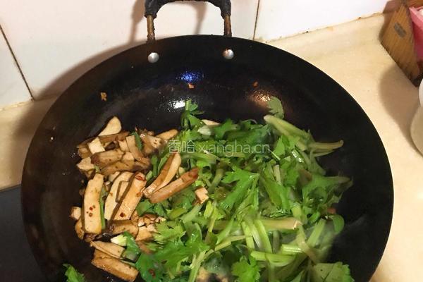 芹菜炒豆干的做法图解5