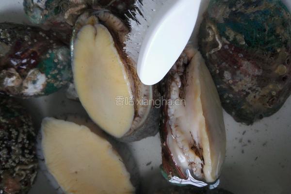 蒜香蚝汁鲍鱼的做法图解1
