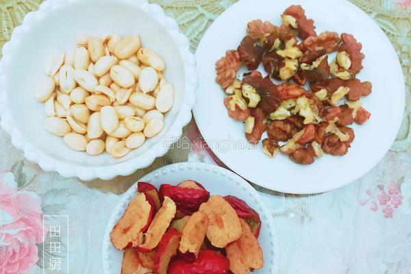 核桃花生红枣露的做法图解2