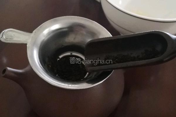 制作非常简单的奶茶的做法图解2