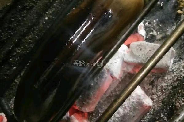 蒜香肉沫烤茄子的做法图解1