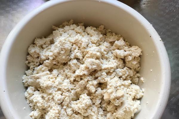 鸡蛋豆腐三色饼的做法图解1