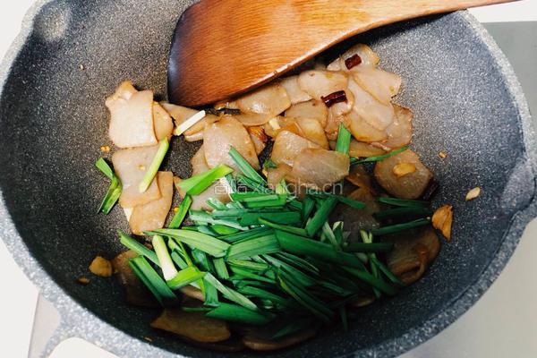 青蒜炒魔芋豆腐的做法图解7