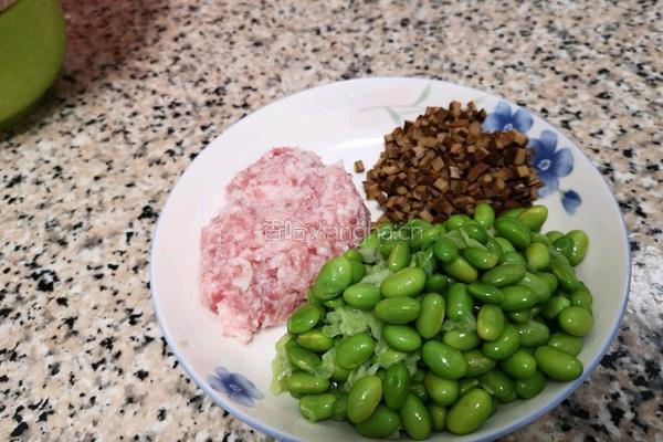 肉末毛豆的做法图解1