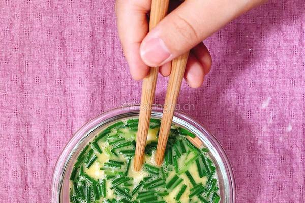 葱花火腿鸡蛋的做法图解2