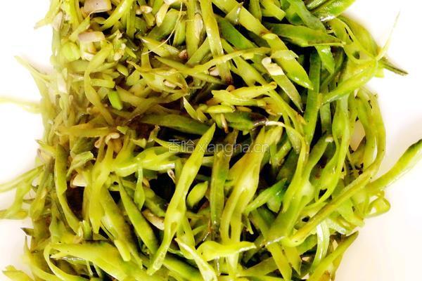 扁豆炒肉丝的做法图解4