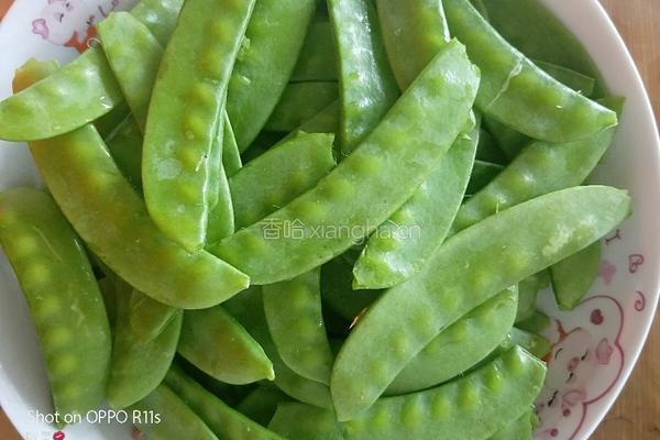 爆炒荷兰豆的做法图解1