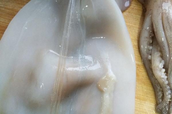 芹菜炒鱿鱼的做法图解2