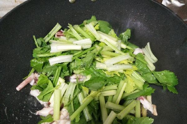 芹菜炒鱿鱼的做法图解12