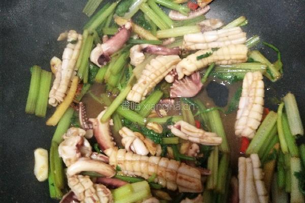 芹菜炒鱿鱼的做法图解15