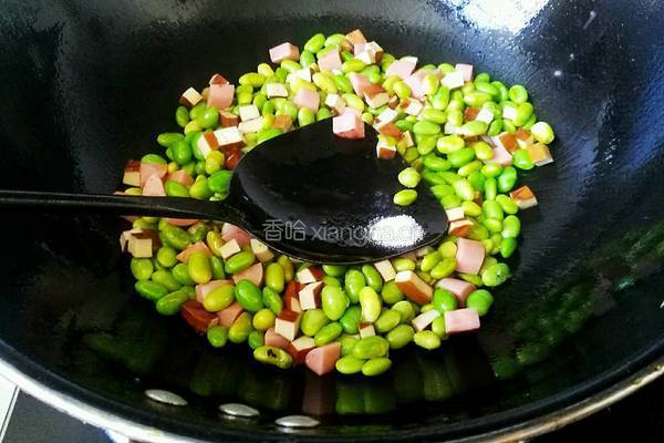 毛豆炒豆干火腿的做法图解7