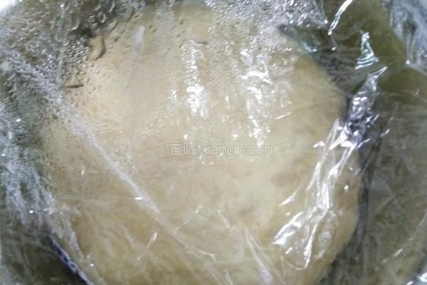 火腿香葱芝士面包的做法图解1